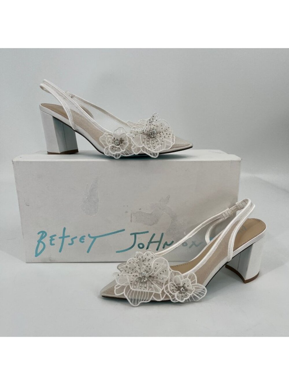Betsey Johnson Petra Ivory Floral Applique Mesh Slingback Block Heel Pumps 5.5M